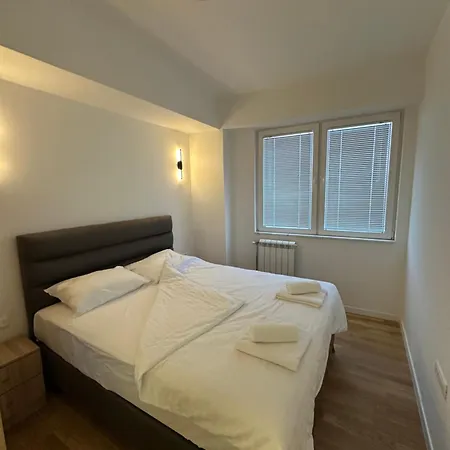 Sunny Mona Apartment